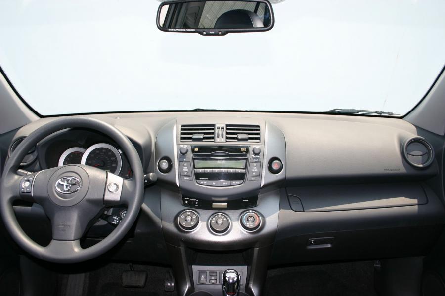  Toyota RAV4 2009 года  (фото 9 из 22)